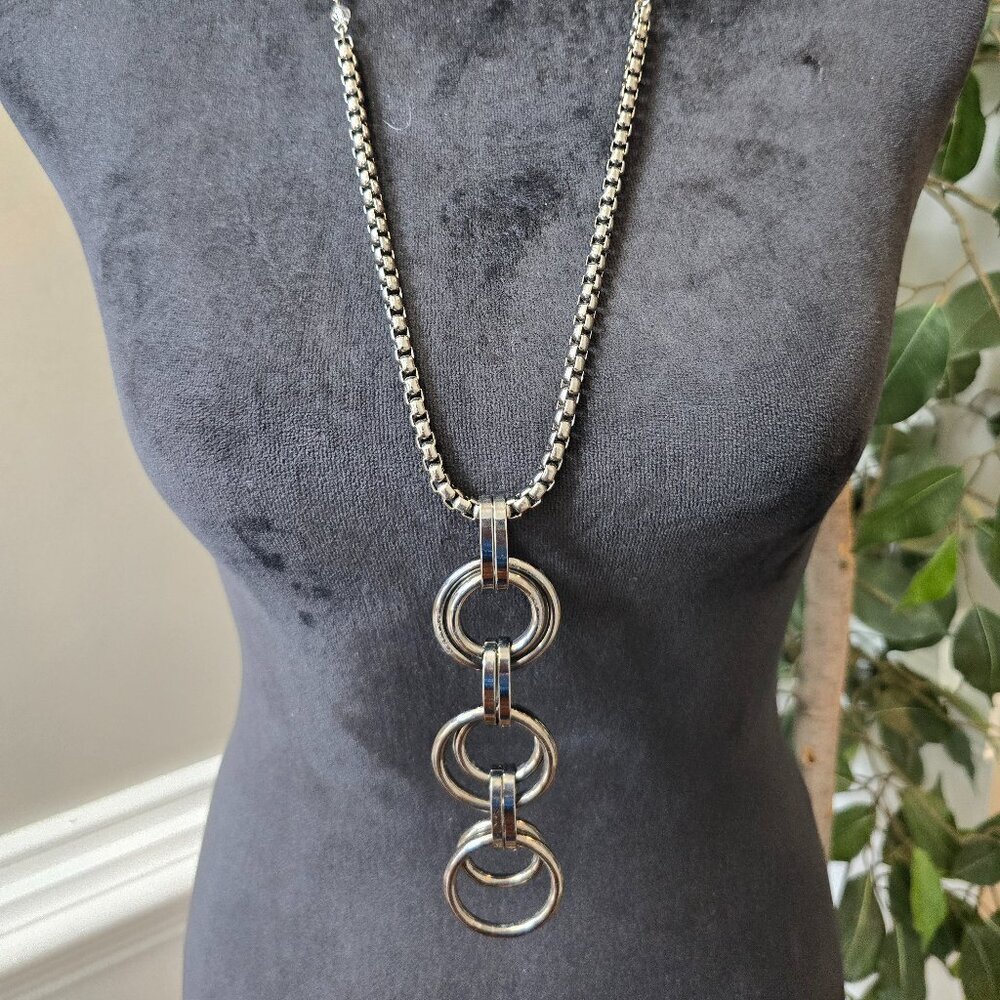 Womens Silver Tone 6 Circle Pendant Link Chain Necklace with Lobster Clasp
